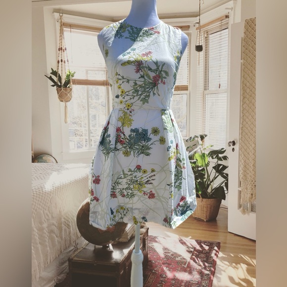 GAP Dresses & Skirts - Floral dress size 0 by Gap.